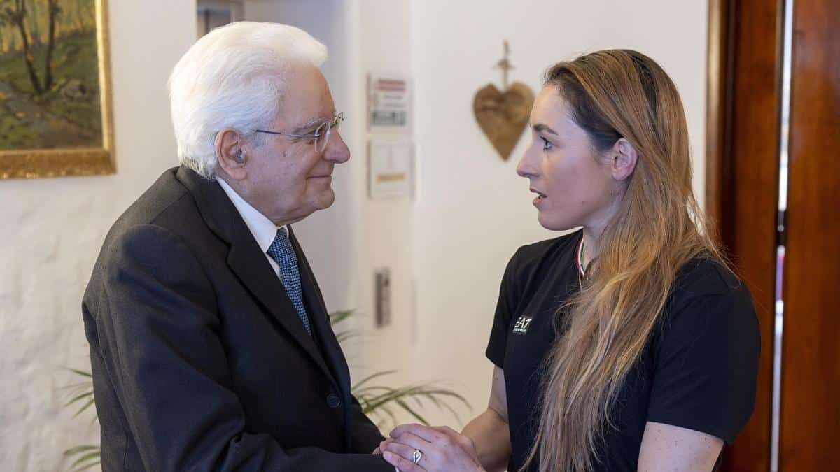Mattarella chiama Arianna Fontana e incontra Sofia Goggia: il presidente celebra le campionesse azzurre