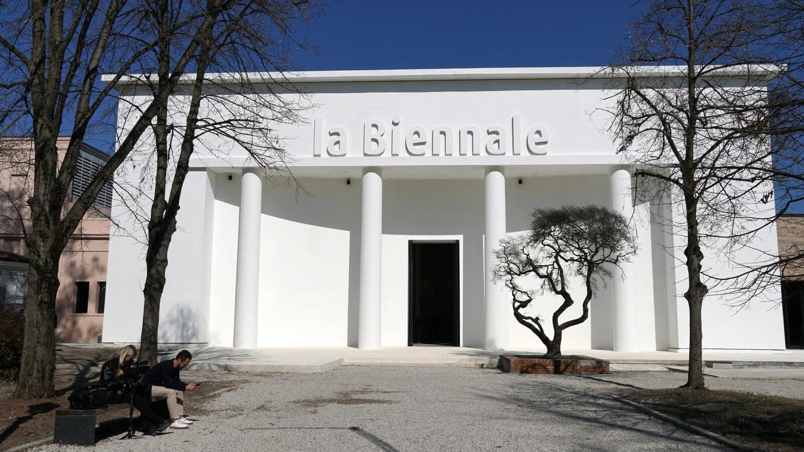 Biennale Arte 2026, il padiglione russo apre tra polemiche e tensioni