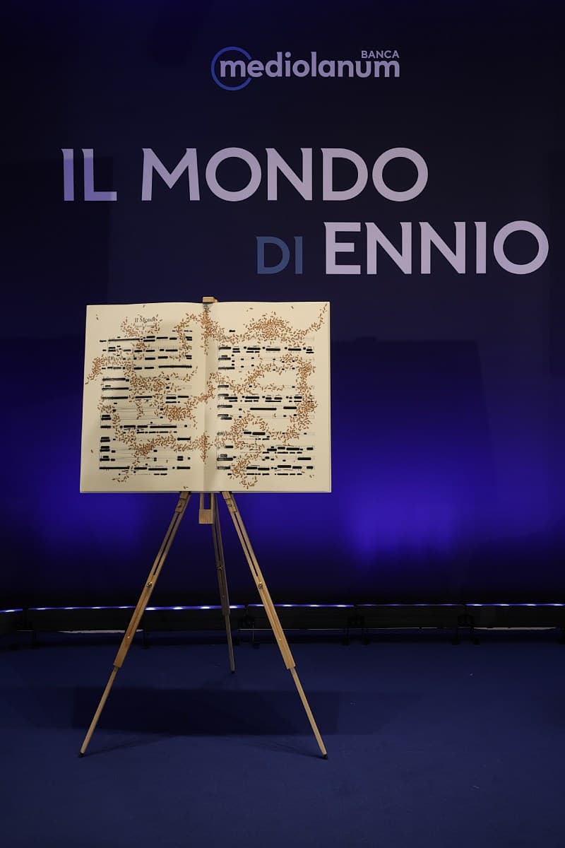 “Il Mondo di Ennio”: l’omaggio di Emilio Isgrò a Ennio Doris tra arte, memoria e visione
