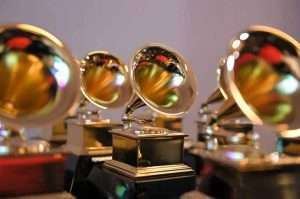 Taylor Swift superstar da record ai Grammy Award dopo la sua quarta vittoria