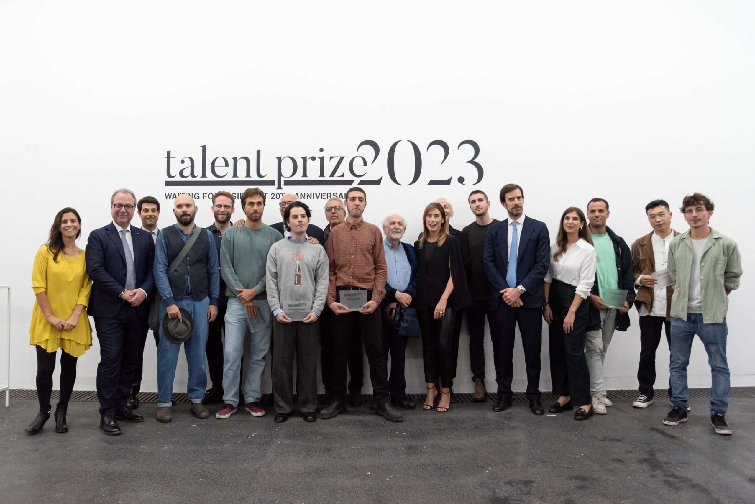 Talent Prize 2023, il vincitore Giulio Bensasson tenuto a “battesimo” dal Maestro Emilio Isgrò