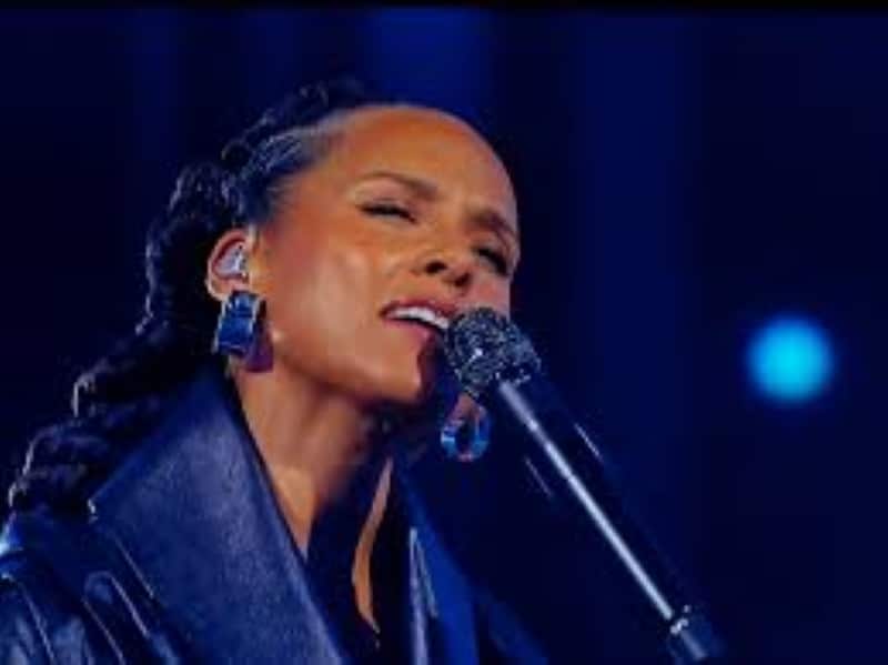 Sanremo. Alicia Keys infiamma l'Ariston incantando il pubblico