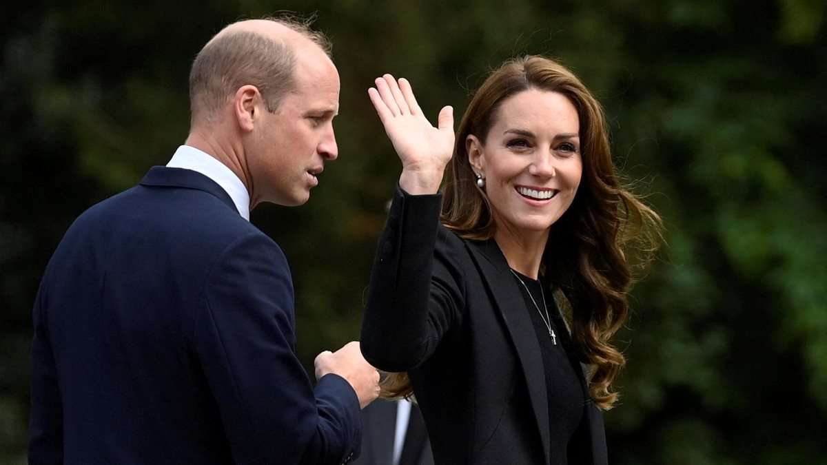 Kate Middleton sta meglio: riapparsa in pubblico accanto a Re Carlo alla tradizionale messa di Balmoral