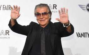Addio a Roberto Cavalli, icona della moda italiana: è morto nella sua Firenze a 83 anni