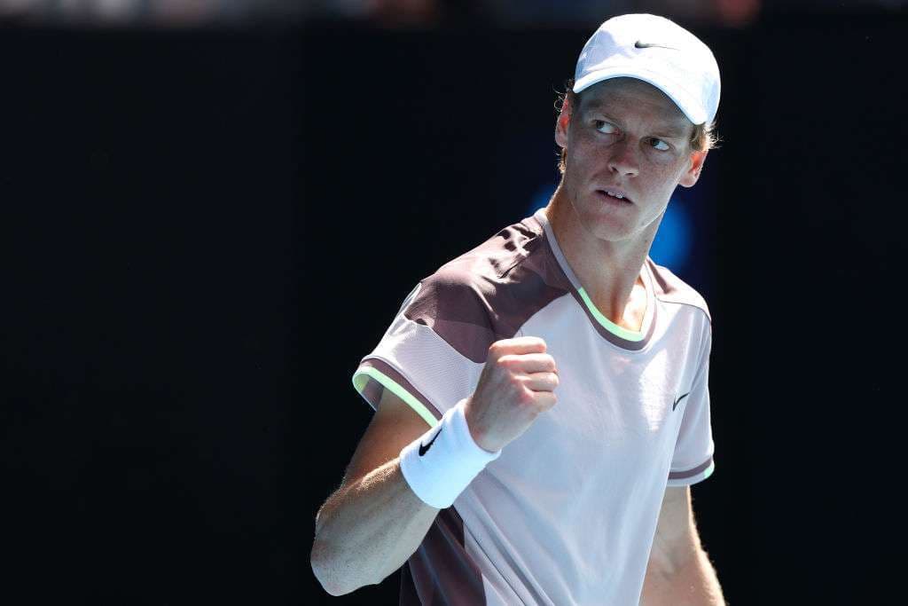 Australian Open, Jannik Sinner vince contro Medvedev trionfando al quinto set