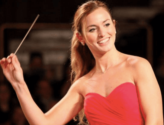 Curriculum Vitae: Beatrice Venezi la direttrice d’orchestra sconosciuta, ma tra le più influenti al mondo