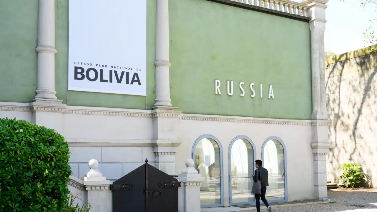 Il caso Russia alla Biennale di Venezia divide l’Europa