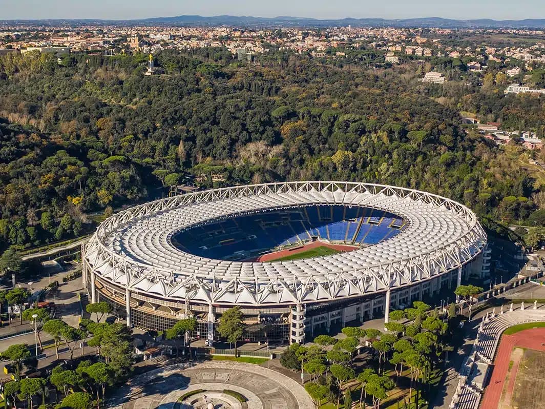 Lorenzo Quinn presenta un'opera monumentale per la finale della Coppa Italia
