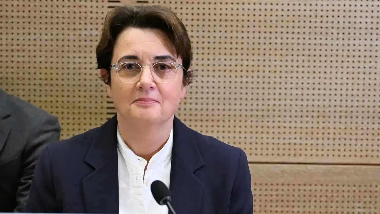 La direttrice del Louvre Laurence des Cars si è dimessa