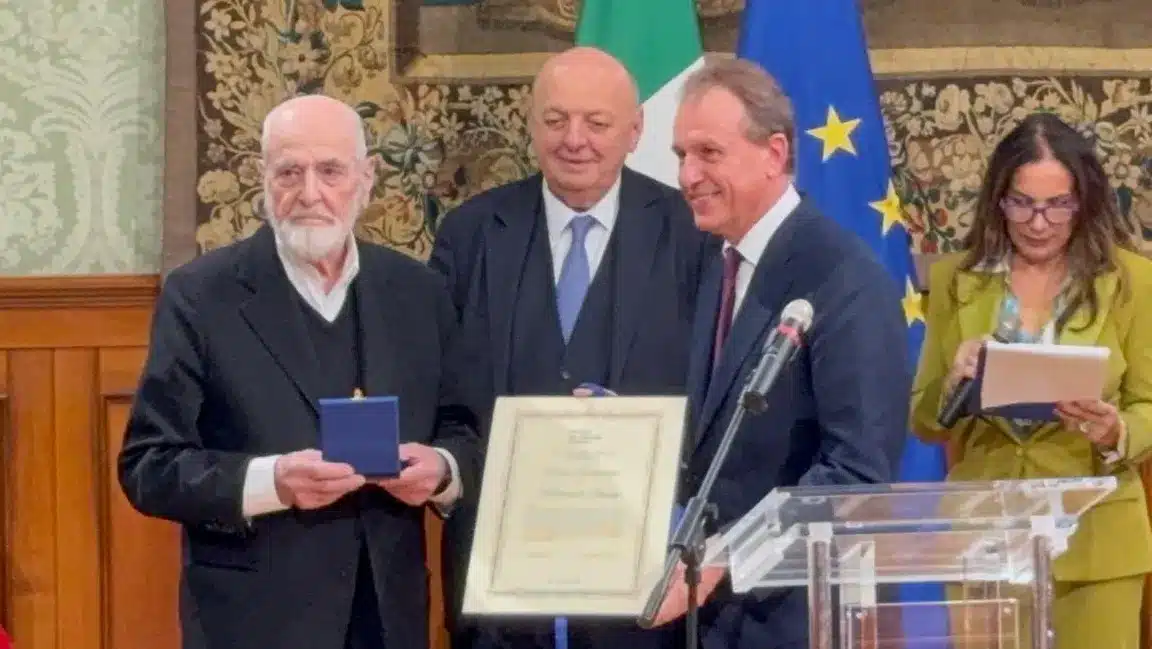 Michelangelo Pistoletto premiato a Palazzo Chigi
