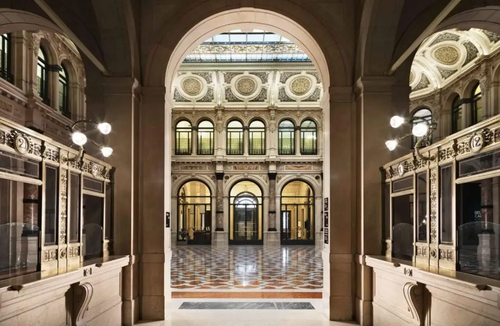Alle Gallerie d’Italia, il racconto di una Milano cosmopolita
