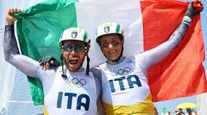 Olimpiadi di Parigi, medaglia d’oro nel Nacra-17 per Banti e Tita