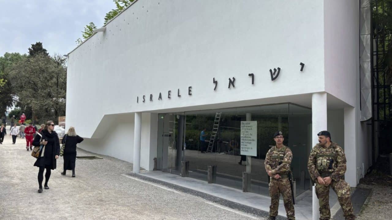 Alla fine Israele torna alla Biennale di Venezia tra le proteste