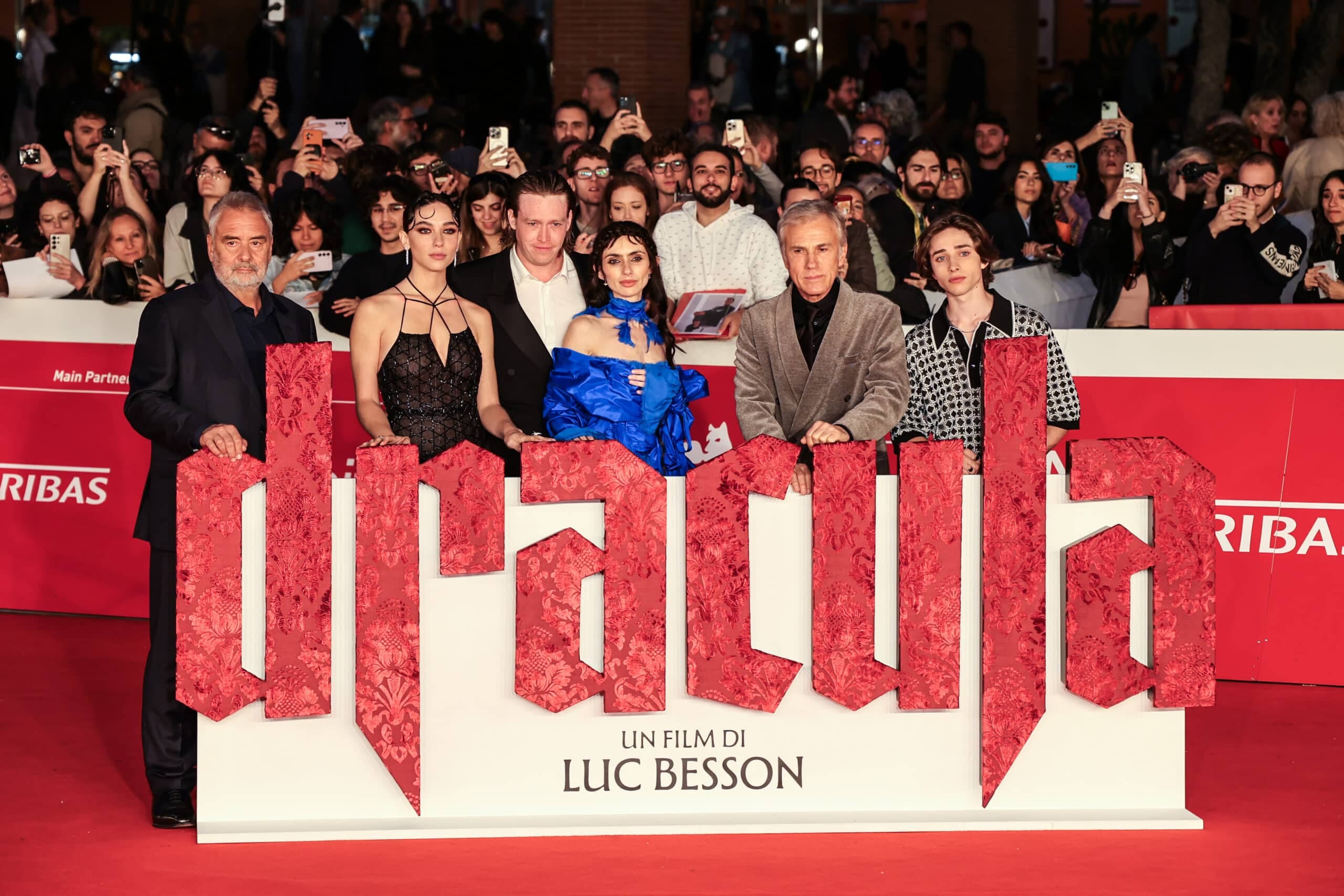 Il nuovo Dracula di Luc Besson: un vampiro romantico nell’era del cinismo