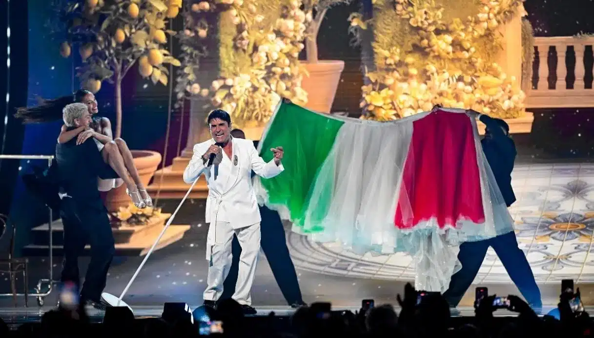 Eurovision 2026, applausi per Sal Da Vinci: Vienna accoglie con entusiasmo “Per sempre sì”