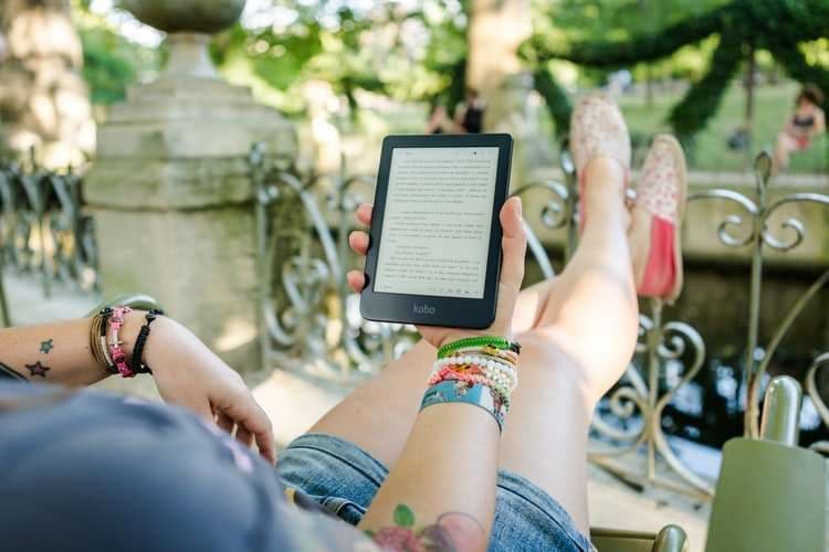 Arrivano i Book-toker, gli influencer che su TikTok diffondono la letteratura