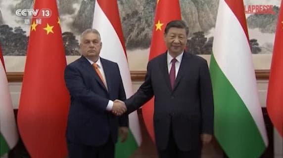 Dopo Kiev e Mosca Orbàn va in visita a sorpresa a Pechino: “Missione di pace 3.0”