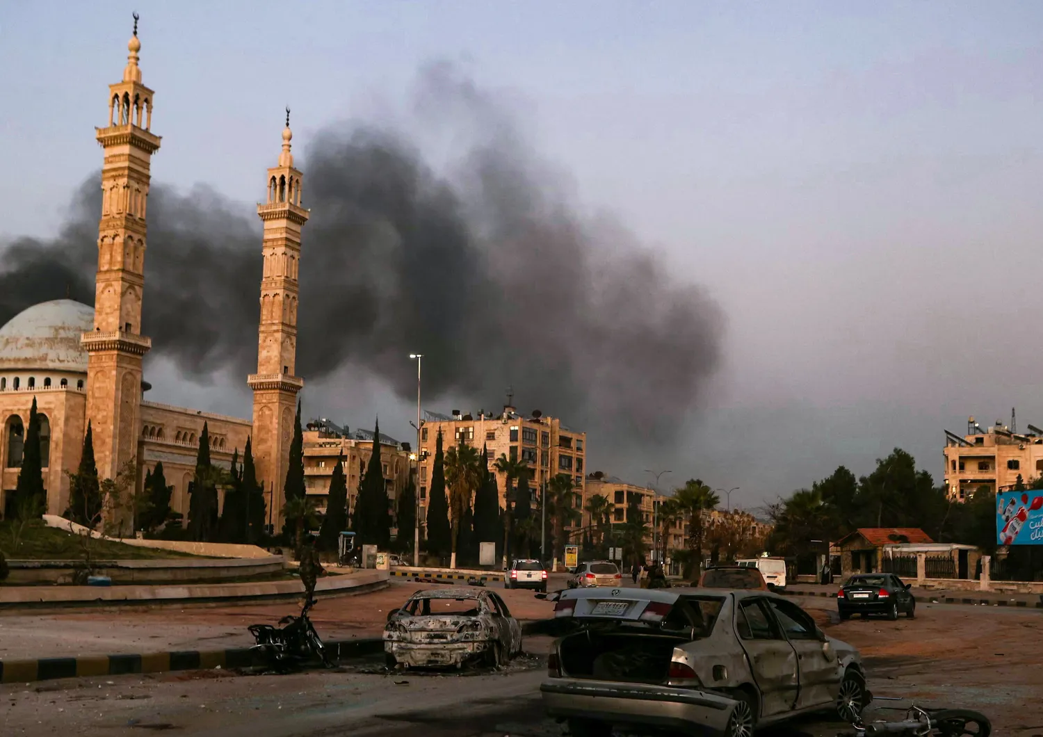 M.O. Effetto domino, la Siria sull’orlo del disastro. Smentita la fuga di Assad