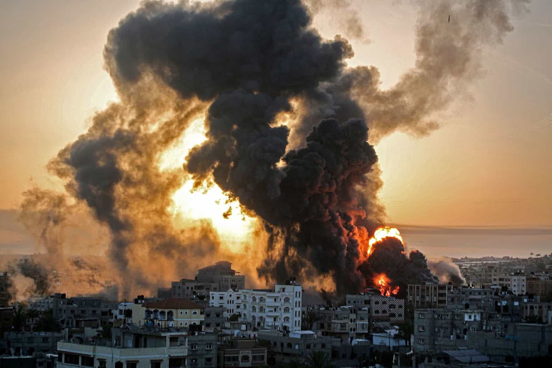 Medio Oriente: bombardamenti su Gaza e in Libano. Autobomba a Tel-Aviv, muore un italiano