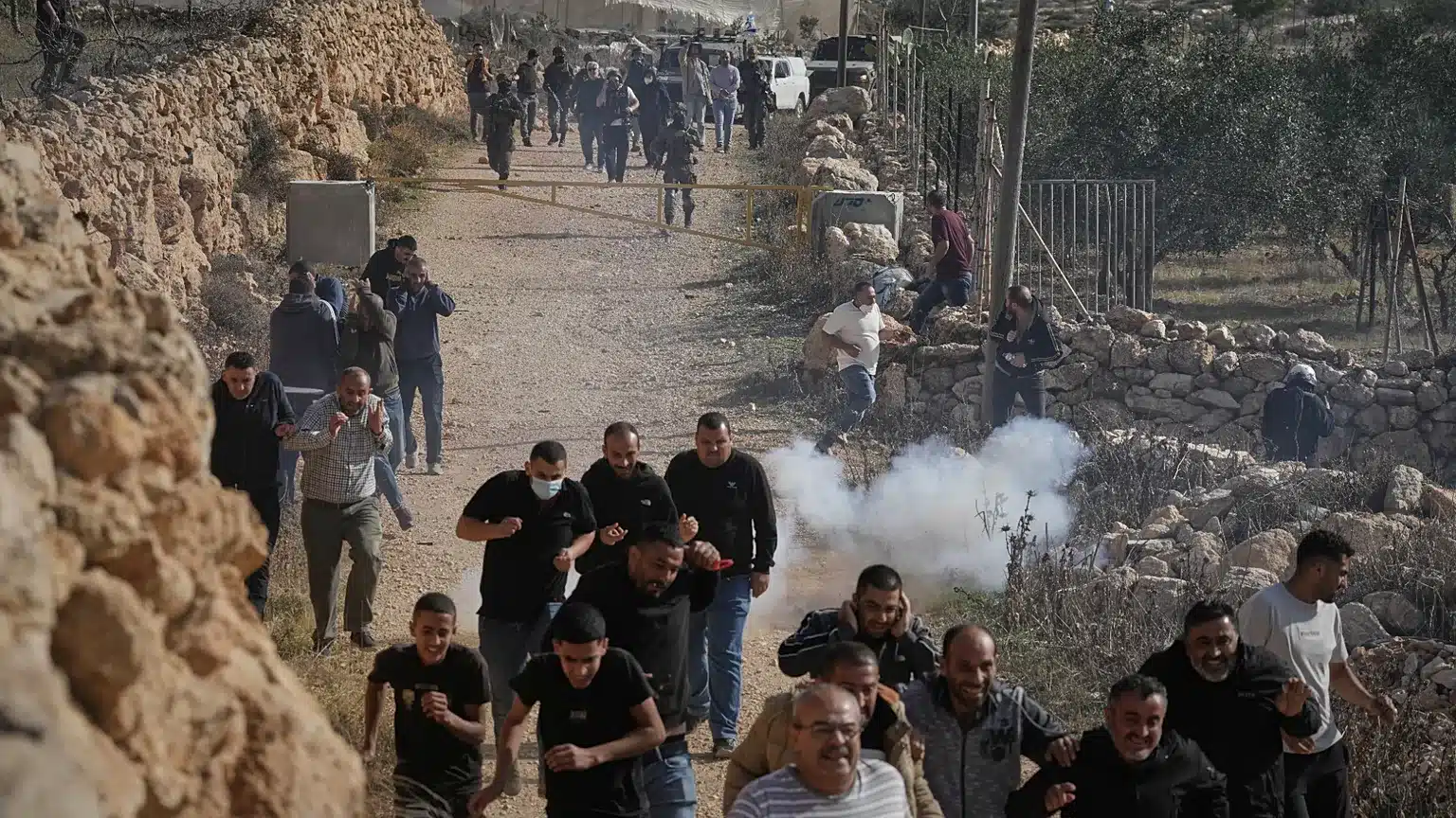 Cisgiordania, volontari italiani aggrediti dai coloni: escalation di violenze e territori sempre più a rischio