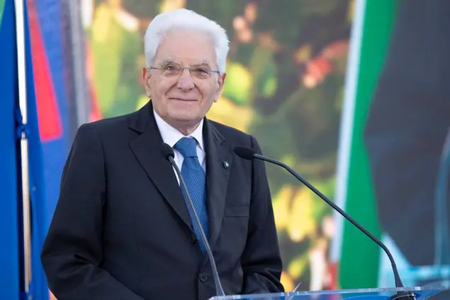 Mattarella contro i dazi: "I mercati aperti garantiscono la pace"