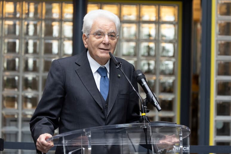 Mattarella a Ginevra per l’anniversario del CERN: “Ha la vocazione di costruire la pace attraverso la scienza”