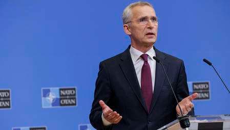 Stoltenberg: “L’Ucraina sia libera di utilizzare le armi della Nato”