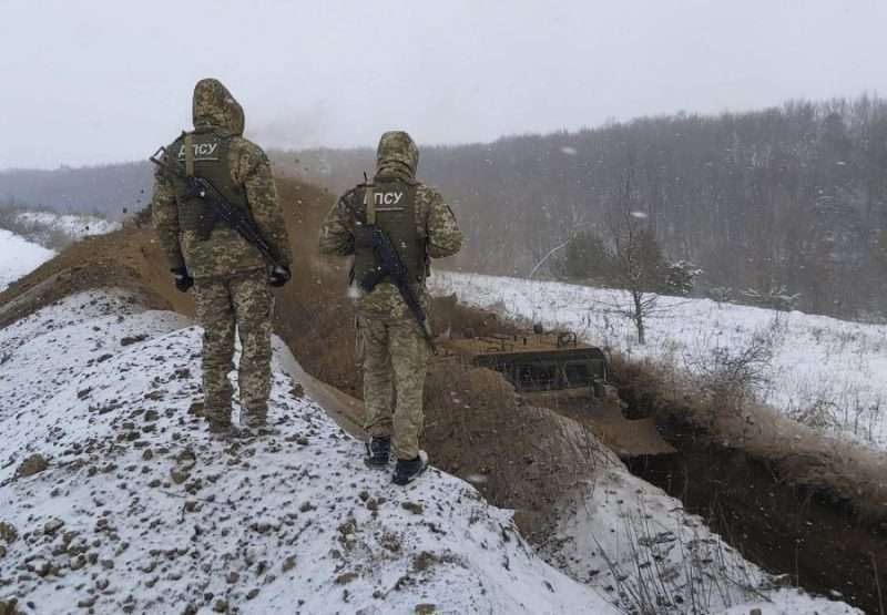 Ucraina: Ue pronta a sanzioni, la Germania sospende il Nord Stream 2, la situazione sul campo è sempre più allarmante