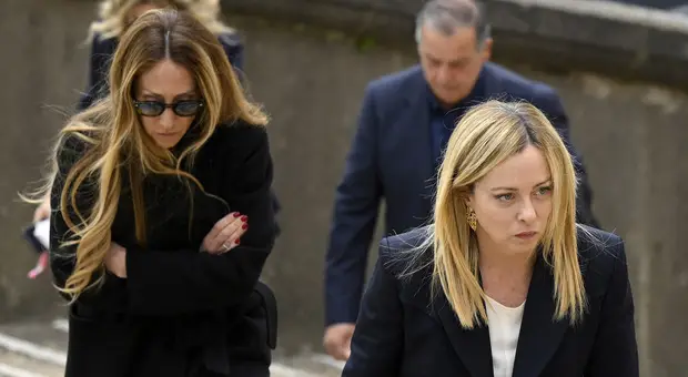 Perquisizioni a casa del bancario che spiava i conti di Arianna e Giorgia Meloni