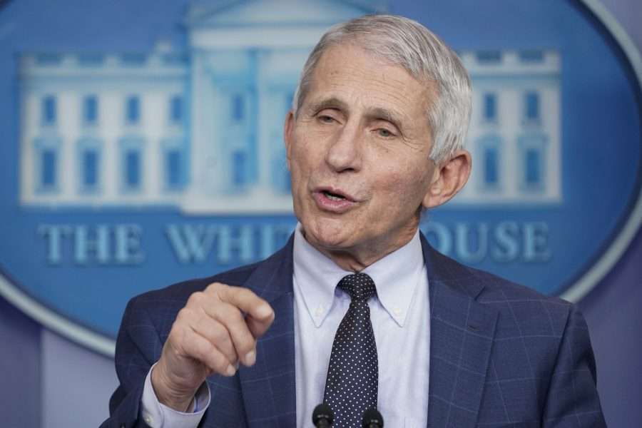 Fauci: “La variante Omicron imperversa, occorre un approccio globale”