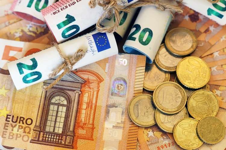 Risparmio, il contante è la forma preferita dagli italiani e supera 5.256 miliardi di euro