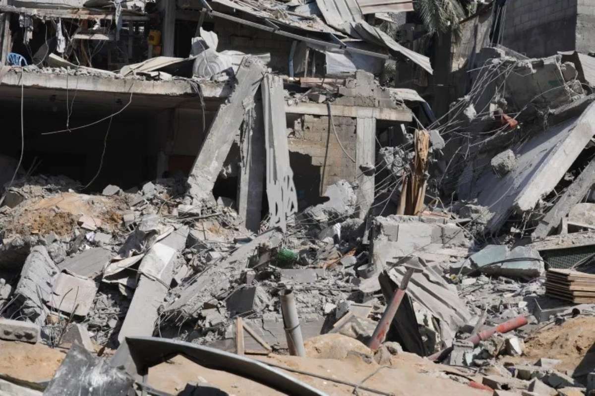 Natale. Nuovo raid israeliano su Gaza, settanta morti nella notte. Il Papa, "il nostro cuore é a Betlemme"