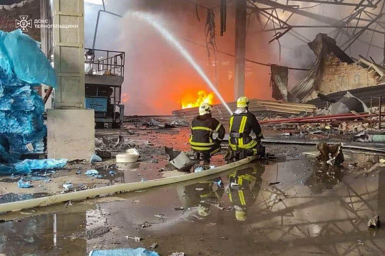 Russia Unleashes Overnight Bombardments Across Ukraine, Killing at Least 15 Civilians