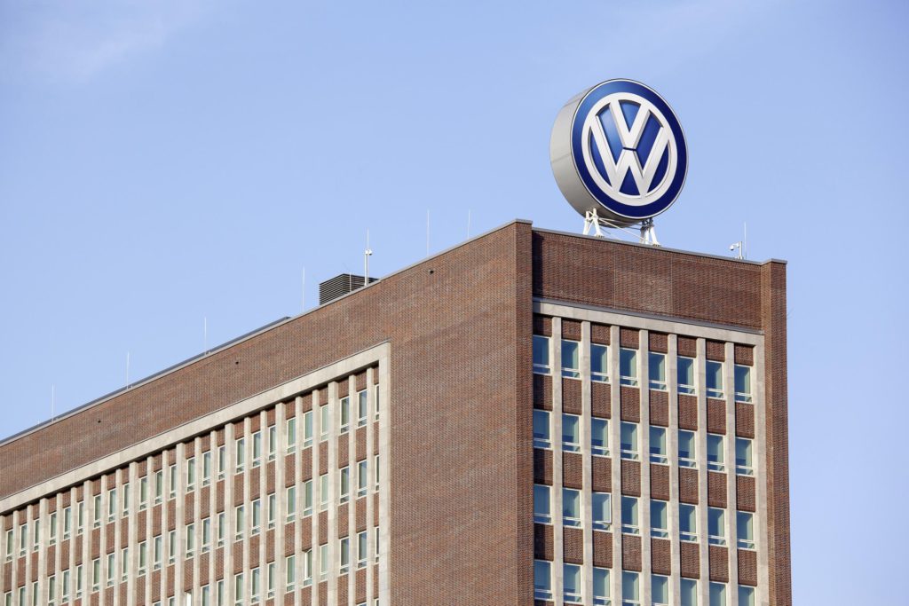Volkswagen prepara una maxi ristrutturazione: fino a 100 mila posti di lavoro a rischio