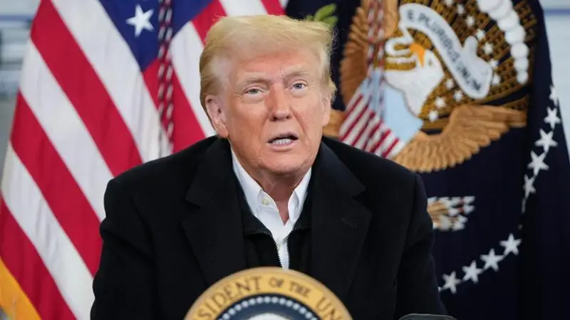 Guerra dei dazi, Trump: "Anche contro l'Ue"