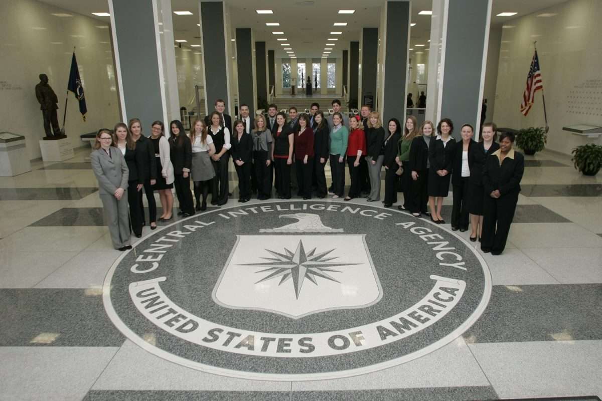 Sintomi sospetti colpiscono militari e diplomatici USA di stanza all’estero, indaga la CIA