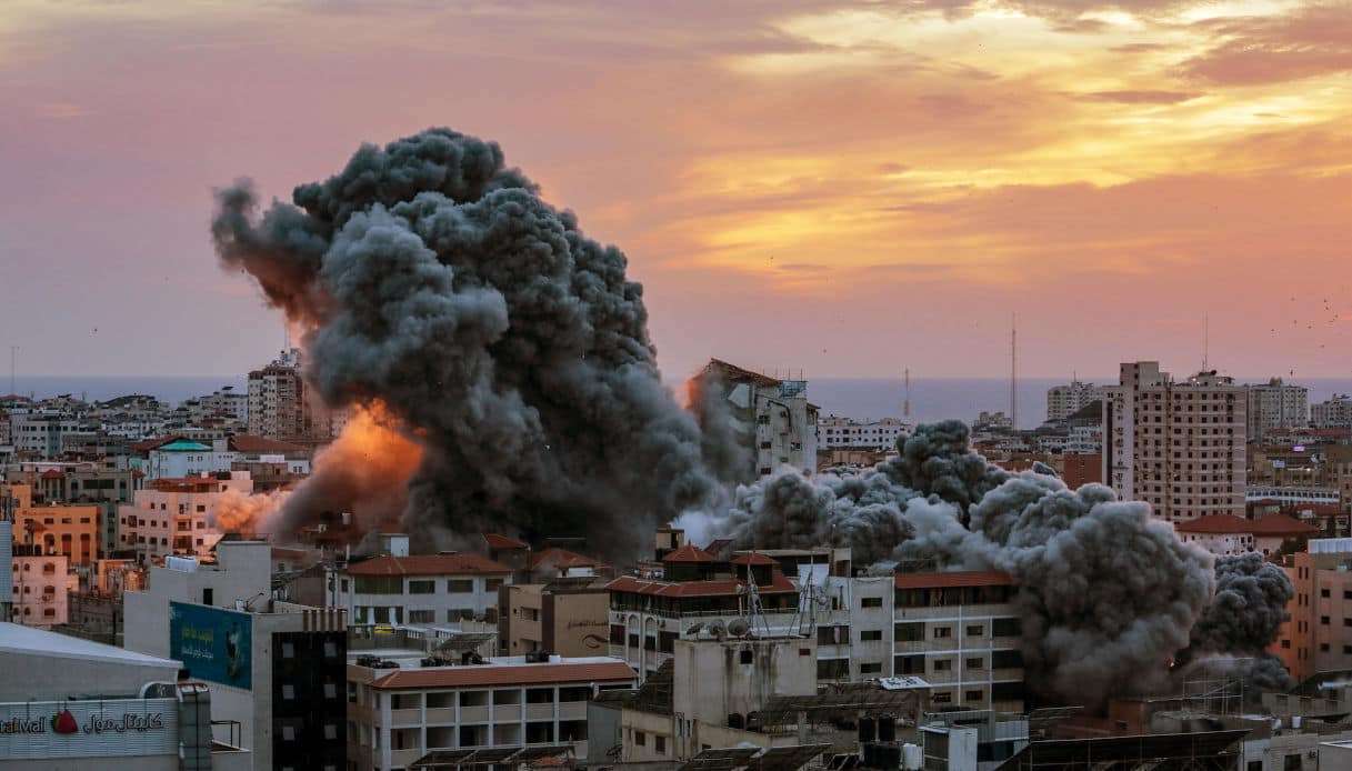 Israele- Hamas: Erdogan tratta per il rilascio degli schiavi, Gaza al buio e senza acqua