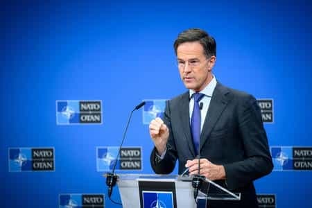 Nato, rafforzare la presenza militare in Groenlandia per contenere Trump