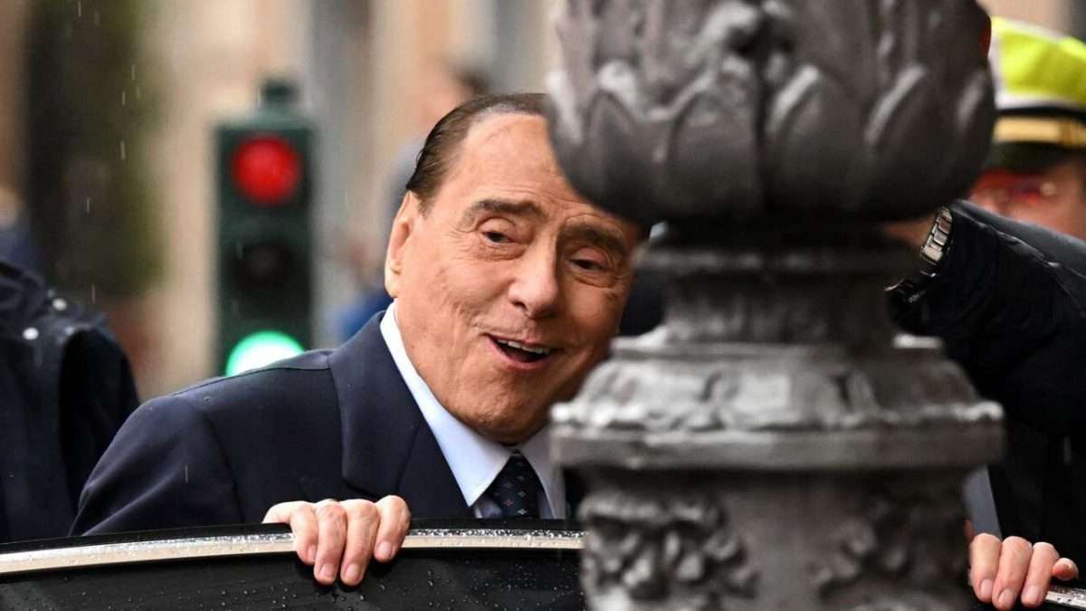 Berlusconi, le astuzie per logorare Meloni ed il sogno segreto di portare Putin al tavolo della pace