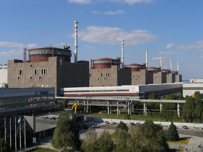 Incendio alla centrale nucleare di Zaporizhzhia. Zelensky: “La Russia ricatta il mondo” ma Mosca nega