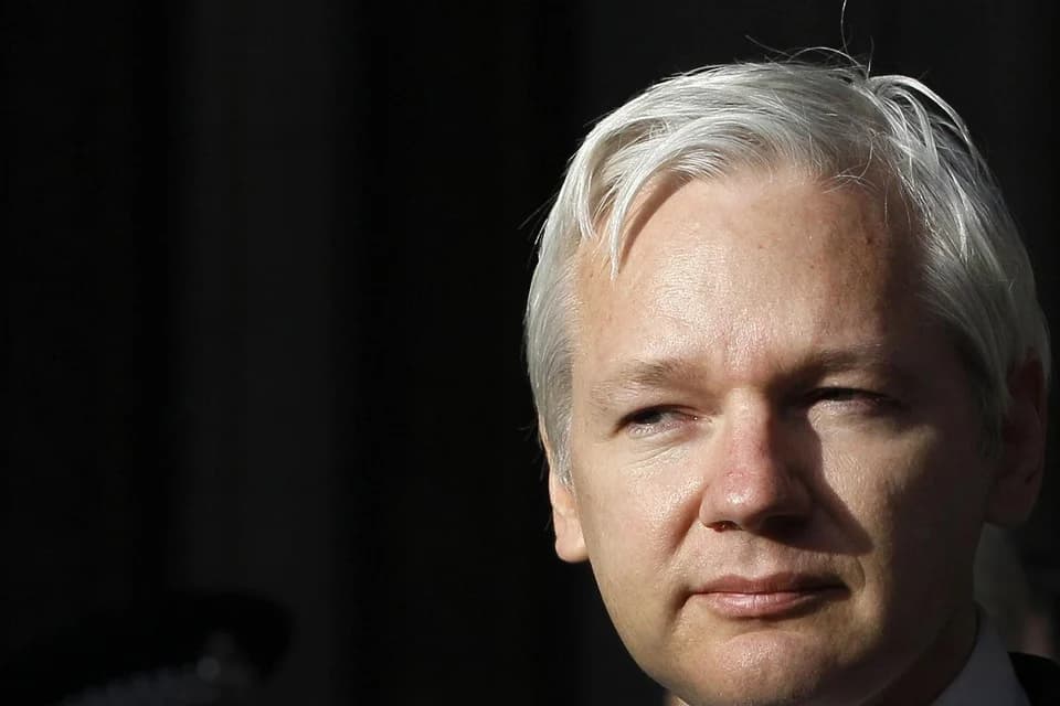 Assange, no all’estradizione negli Usa: l’Alta corte britannica ha concesso un nuovo appello