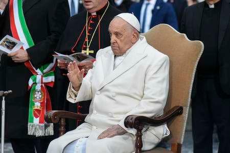 Aborto, maternità surrogata, eutanasia: le violazioni della dignità umana secondo la chiesa di Papa Francesco