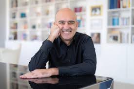 Vita, opere e azioni di Francesco Cicione l'innovatore che vuole riscrivere la storia del sud del mondo