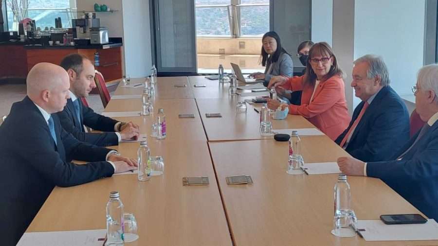 Istanbul, firmato l’accordo che consentirà lo sblocco dell’export di grano e fertilizzanti