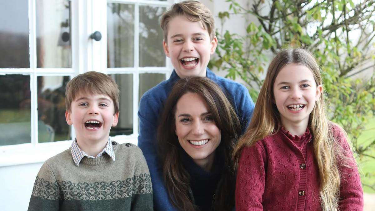 Giallo risolto sulla foto ufficiale di Kate. La principessa chiede scusa, l’ho ritoccata io