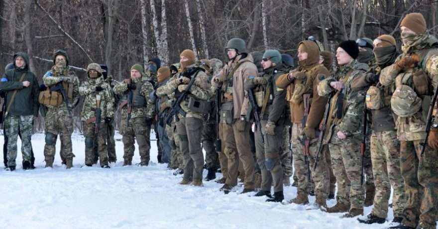 Ucraina: Kuleba: “In arrivo altre armi e aiuti”, Bloomberg: “La Nato potrebbe definire la Russia non più partner ma minaccia diretta”
