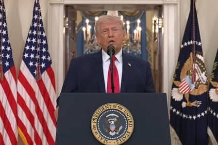 Trump aumenta del 25% i dazi contro automobili e autocarri europei. Bruxelles "reagiremo"