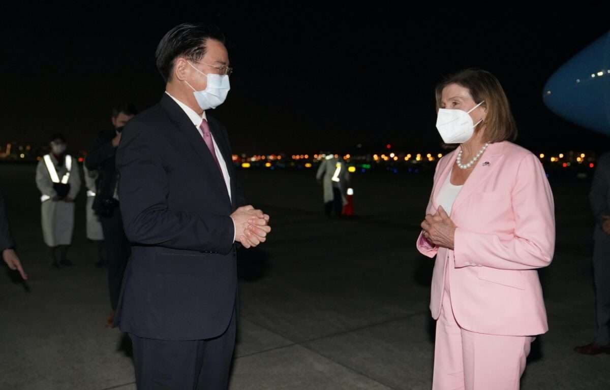 Nancy Pelosi atterra a Taiwan, cresce la tensione tra Usa e Cina