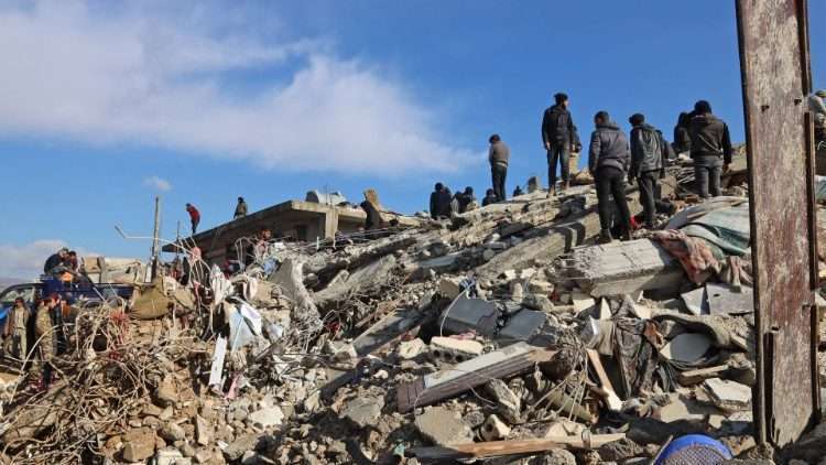 Il dramma della Siria abbandonata da tutti: guerra e terremoto hanno prodotto un disastro biblico