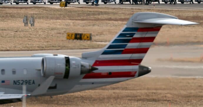 Allarme bomba su volo American Airlines: atterraggio d’emergenza a Roma Fiumicino